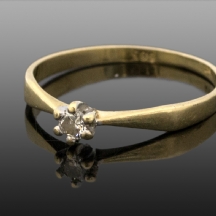 טבעת זהב משובצת יהלום