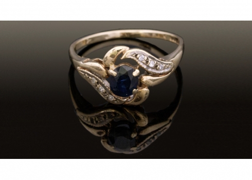 טבעת זהב משובצת אבן ספיר ויהלומים   (1825)