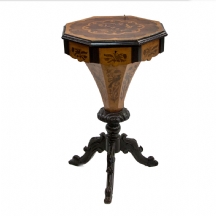 שולחן תפירה עתיק מהמאה ה-19