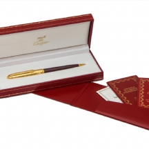 עט מתוצרת 'קרטיה' (Must De Cartier)