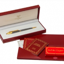 עט מתוצרת 'קרטיה' (Must De Cartier)