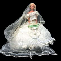 בובה ישנה בדמות כלה