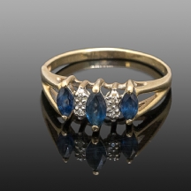 טבעת זהב ישנה משובצת ספירים ויהלומים