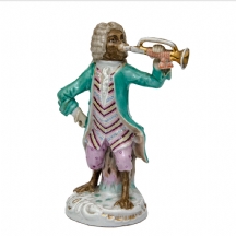 פסלון פורצלן עתיק בדמות קוף מנגן