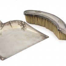 סט של יעה ומברשת תואמת לאיסוף פירורים