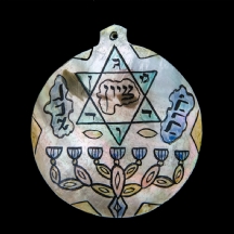 תליון פרסי, עשוי 'אם הפנינה'