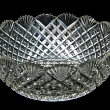 קערה ישנה עשויה קריסטל