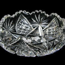 קערה ישנה עשויה קריסטל