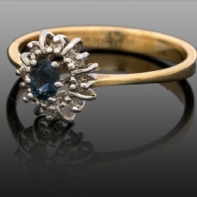 טבעת זהב משובצת יהלומים וספיר