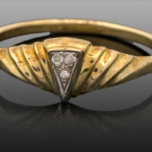 טבעת זהב משובצת יהלומים