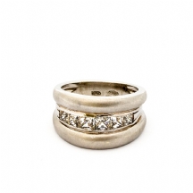 טבעת עשויה זהב לבן 14 קארט