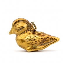 תליון זהב מעוצב בדמות ציפור