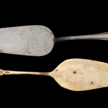 לוט של שתי כפות הגשה לעוגה