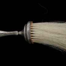 מברשת עתיקה לניקוי פירורים מהשולחן