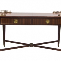 מציאה - שולחן סלוני ישן בסגנון עתיק