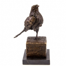 פסל ברונזה בדמות ציפור