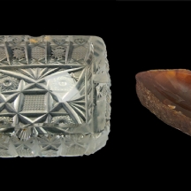 לוט של שתי מאפרות עשויות זכוכית וקורניאול (X2)