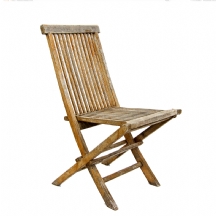 כיסא גינה עשוי עץ