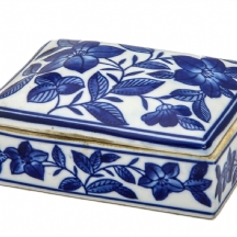 קופסה ישנה עשויה חרס