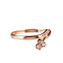 טבעת זהב משובצת יהלומים ופנינים