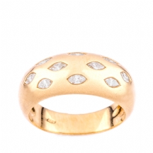 טבעת עשויה זהב צהוב 14 קארט ויהלומים.