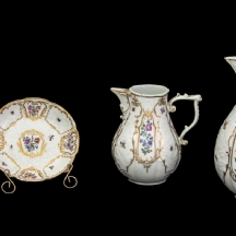 לוט של כלי פורצלן גרמנים עתיקים ואיכותיים מתוצרת: 'מייסן' (Meissen)