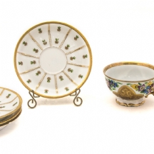 לוט של כלי פורצלן ישנים