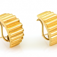 זוג עגילי זהב איכותיים, מתוצרת Tiffany & Co