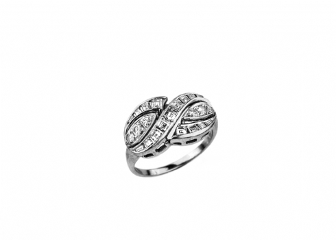טבעת רטרו עשויה פלטינה משובצת יהלומים