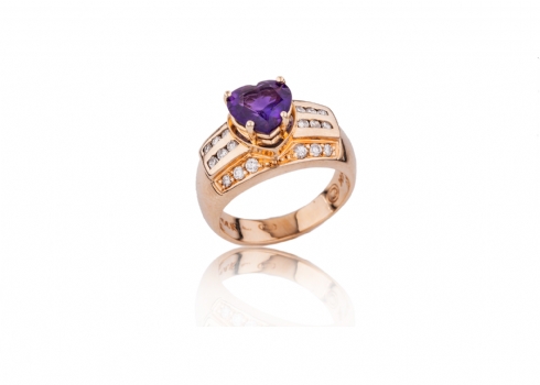 טבעת זהבה משובצת יהלומים ואמטיסט