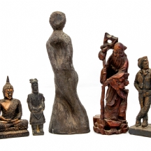 לוט של שבעה פסלים מחומרים שונים (X7)