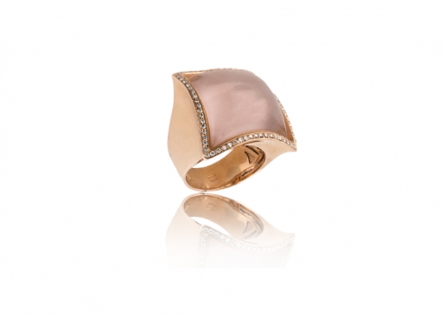 טבעת איטלקית משובצת אבן רוז קוורץ ומסגרת יהלומים