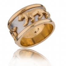 טבעת זהב מעוטרת דמויות פנתרים