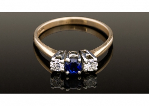טבעת עתיקה משובצת ספיר ויהלומים (4540)