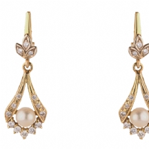 זוג עגילי זהב משובצים פנינים והילומים