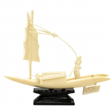 פסלון שנהב בדגם סירת מפרש