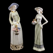 זוג פסלי נשים (2X) עשויים חרסינה