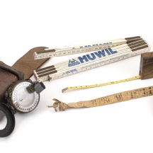 לוט של כלי מדידה ישנים ועתיקים