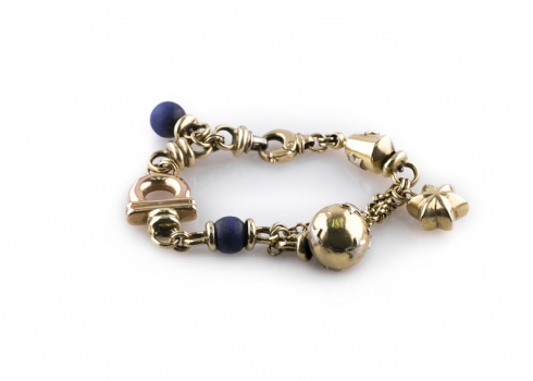 צמיד זהב מסוג 'Charm Bracelet'