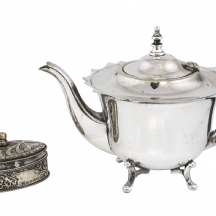 לוט של שני פריטי מתכת (X2)