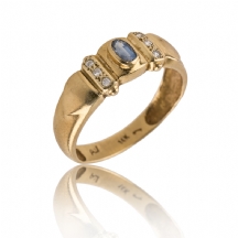 טבעת זהב משובצת ספיר ויהלומים