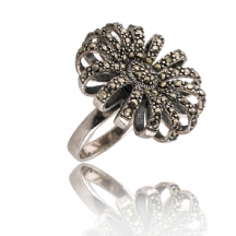 טבעת כסף משובצת מרקיזטות