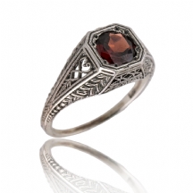 טבעת כסף משובצת רובי לייט