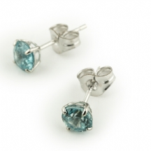 זוג עגילים עם זירקוניה קמבודית תכולה