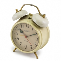 שעון מעורר ישן לחובבי וינטאג', גובה: 17 ס"מ.