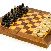 לוח שחמט ישן ואיכותי מעץ