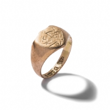 טבעת זהב עתיקה בצורת מגן