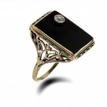 טבעת עתיקה משובצת אוניקס ויהלום