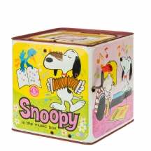 תיבת נגינה ישנה עם Snoopy קופץ