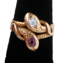 טבעת זהב עתיקה משובצת יהלום ורובי
